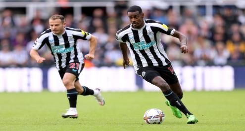 فانتازي يلا كورة.. مهاجم فولهام ونجم نيوكاسل العائد أبرز الخيارات لتعويض غياب هويلوند